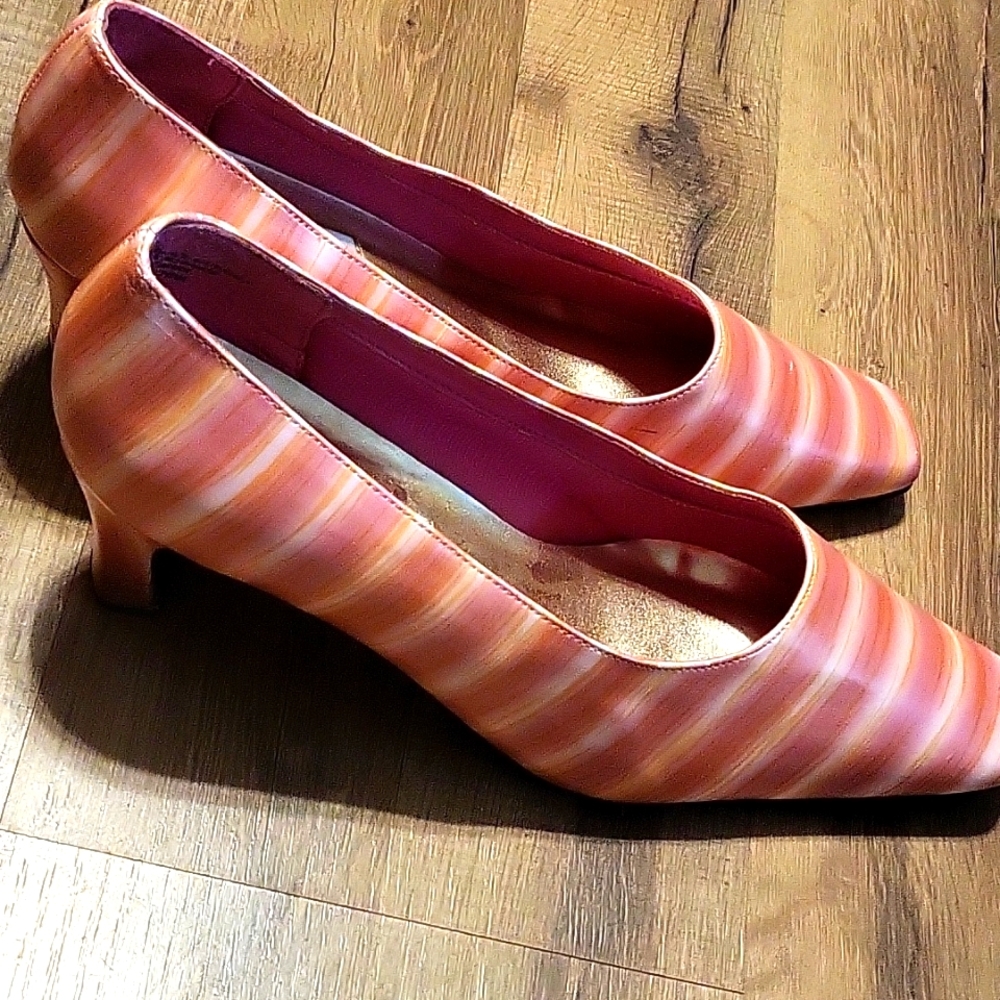 Amanda low heels size 11